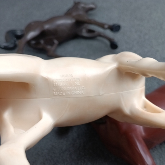 Mattel DreamWorks 2020 Spirit Untamed Spirit's Herd 4 Horse  Figure Play Set - Picture 10 of 10